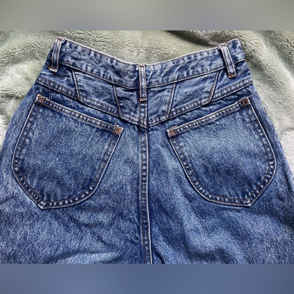 Women’s small medium-dark wash mom jean - Picture 2 of 6